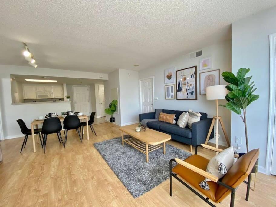 Istumisnurk majutusasutuses Fantastic 2 Bedroom Condo At Ballston With Gym