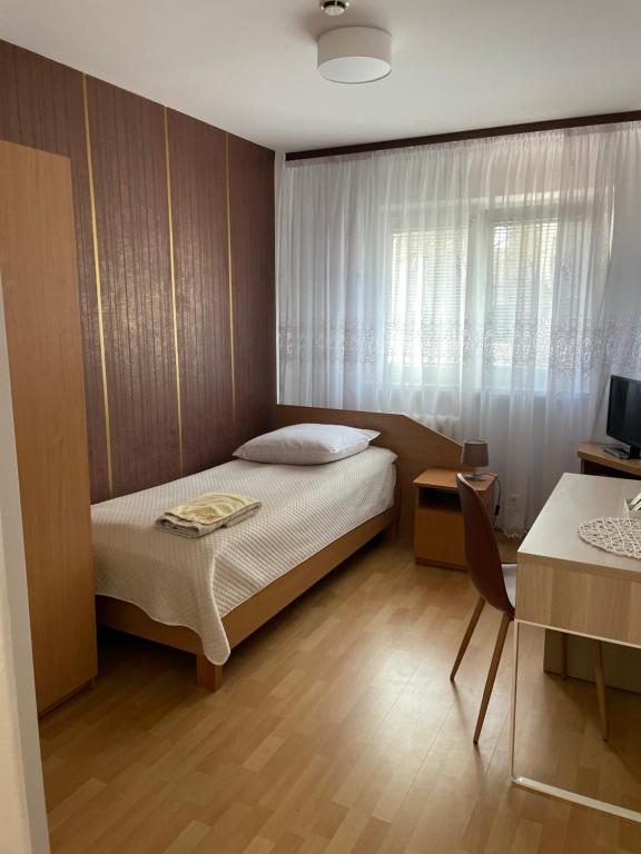 Pokoje Gościnne O-ES-HA - Single Room With Shared Bathroom