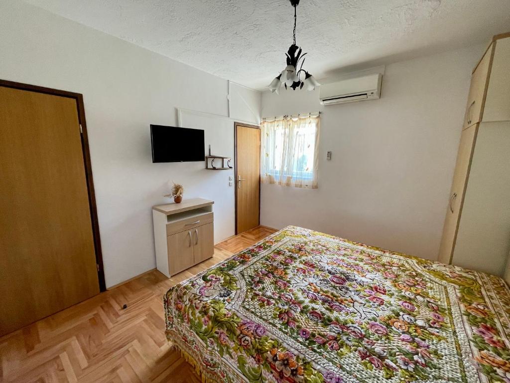 TV a/nebo společenská místnost v ubytování Rooms & Apartments Tepsa - Centre