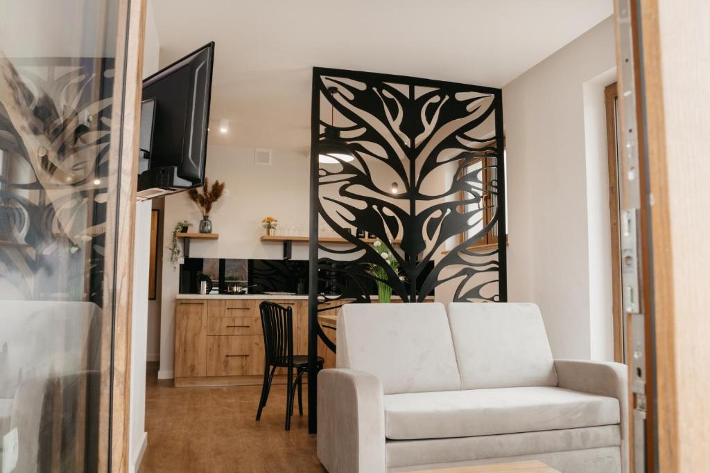 TV a/nebo společenská místnost v ubytování Rajskie Uroczysko Apartamenty Jacuzzi Sauna