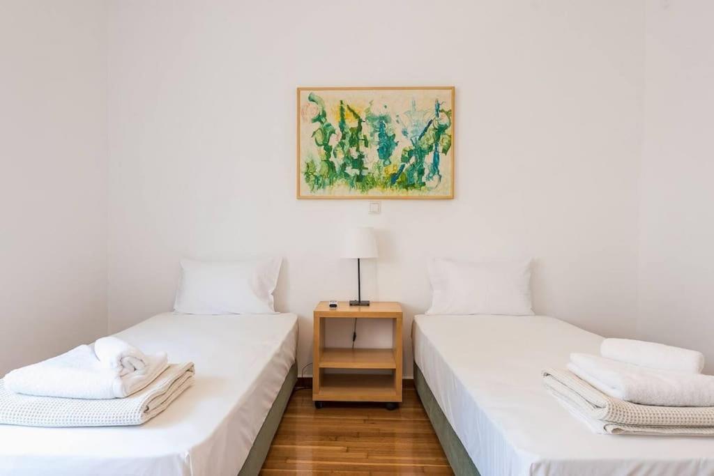 A bed or beds in a room at Casa Pamisou near Attiki metro station