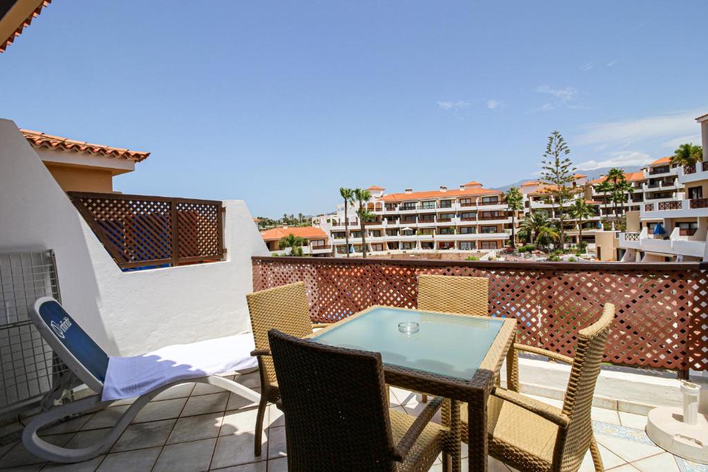 Balkón nebo terasa v ubytování Apartment on top floor with heated pool in Golf del Sur