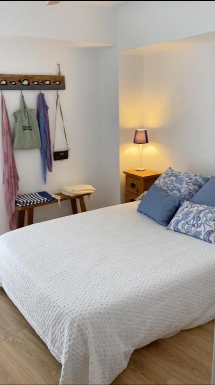 Posteľ alebo postele v izbe v ubytovaní Precioso apartamento delante del mar en Palamós