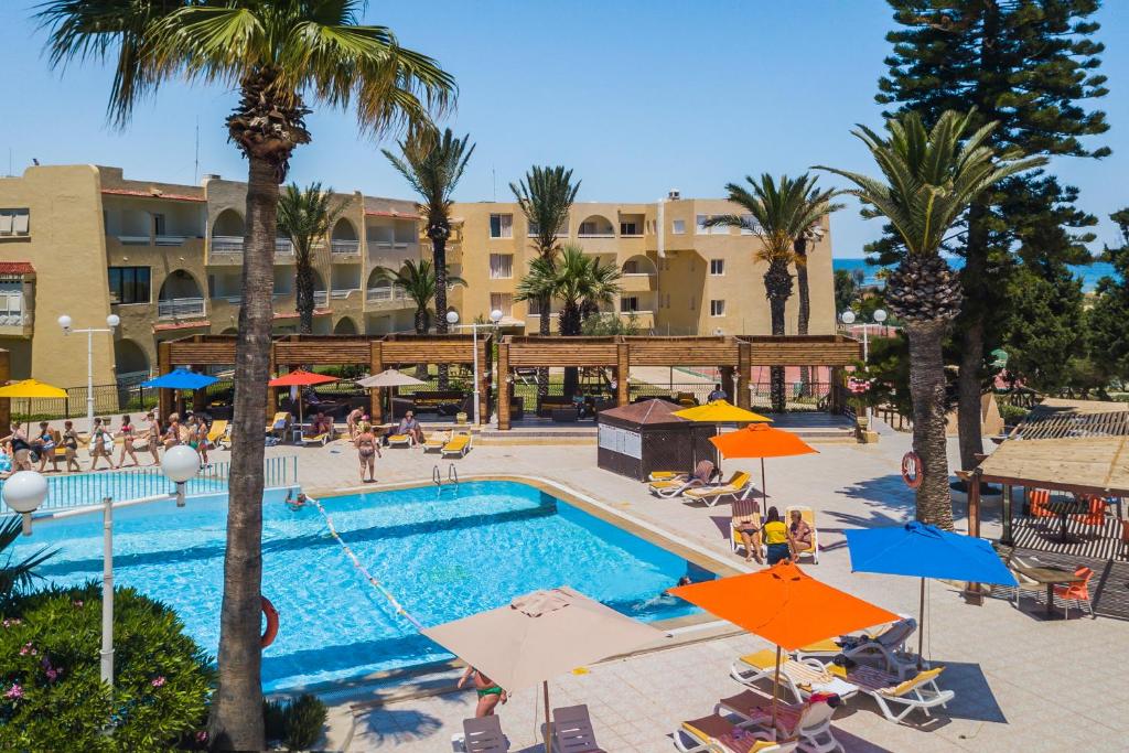 Bazén v ubytování Abou Sofiane Hotel nebo v jeho okolí