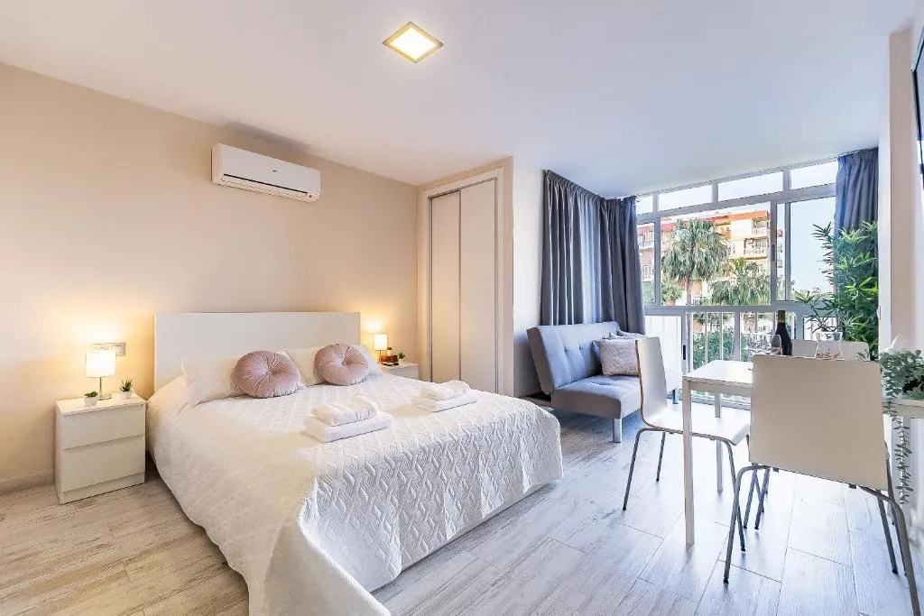Sun Coast Benalmádena -- Superb studio near the beach with breakfast