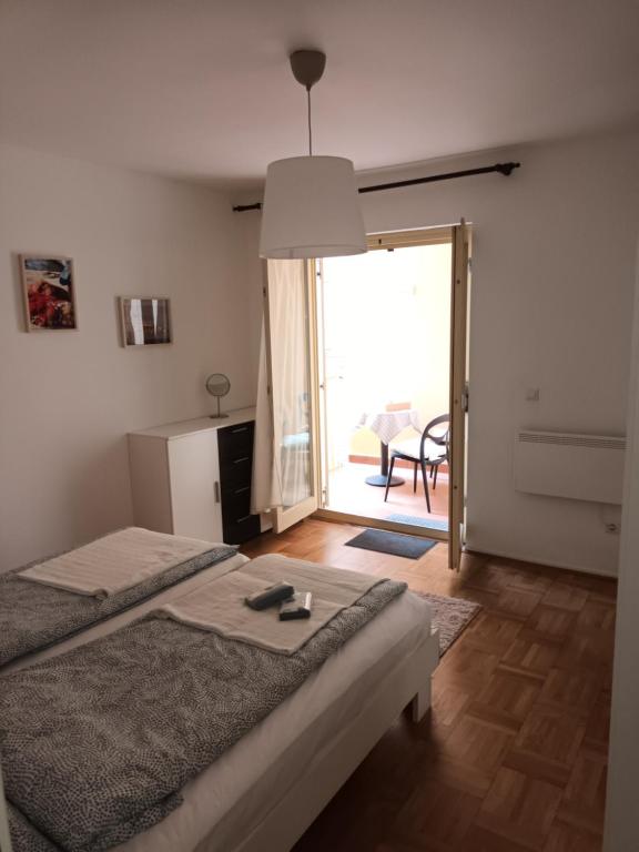 Posteľ alebo postele v izbe v ubytovaní BP APARTMAN