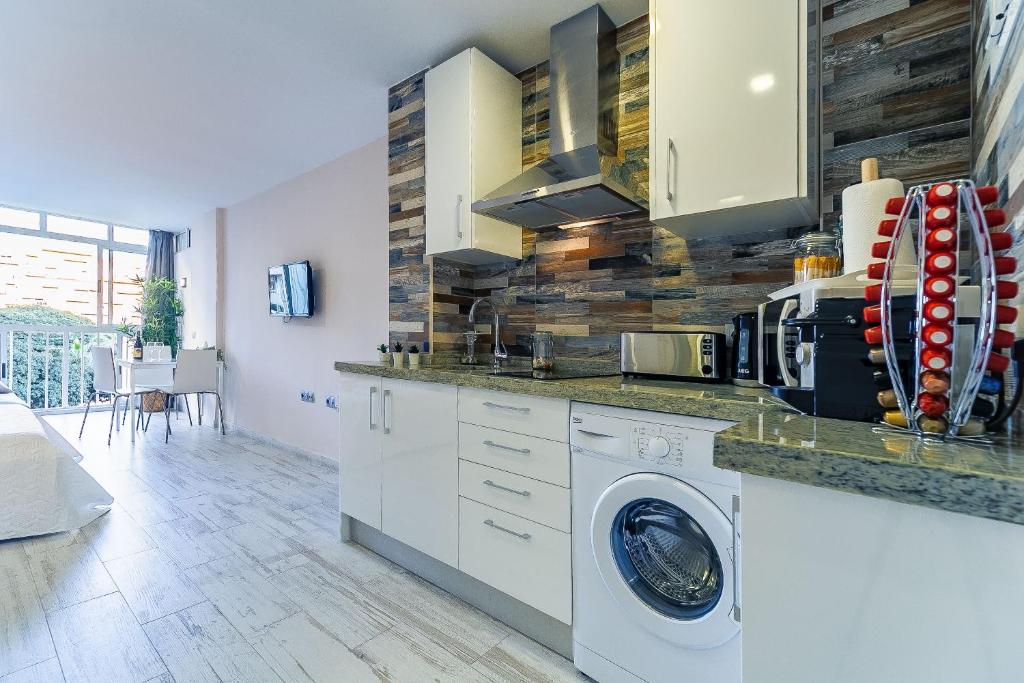 Sun Coast Benalmádena -- Superb studio with 4 pools, gardens ...
