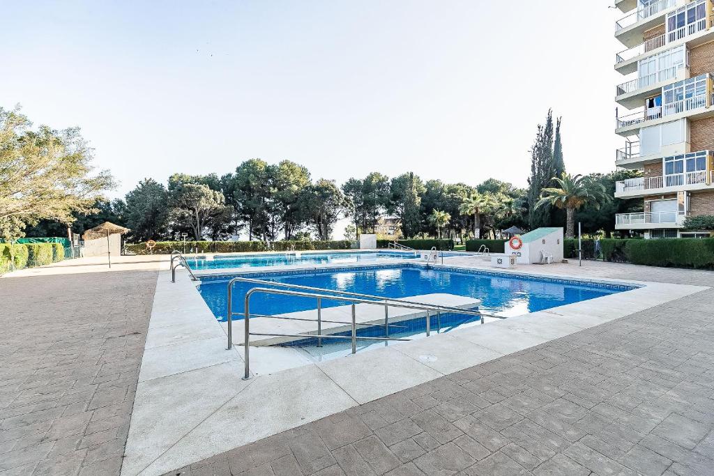 Bazén v ubytování Sun Coast Benalmádena -- Superb studio with 4 pools, gardens & breakfast nebo v jeho okolí