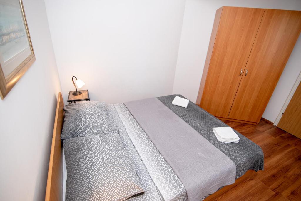 Postel nebo postele na pokoji v ubytování Apartmani "Mary"
