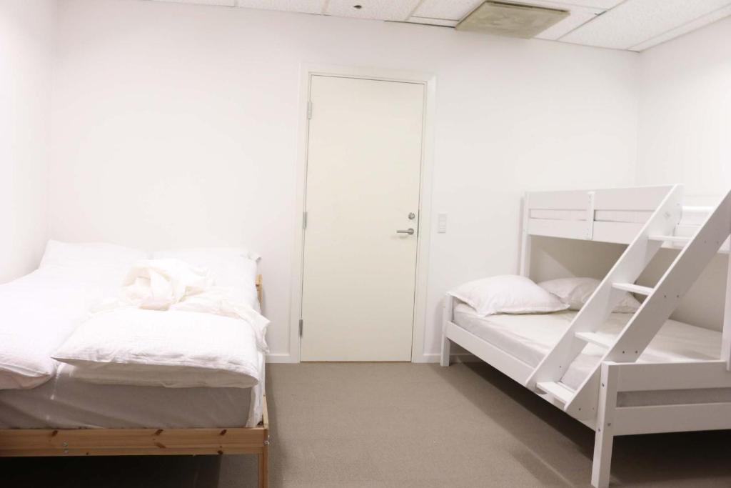 Voodi või voodid majutusasutuse Budget Rooms Copenhagen toas