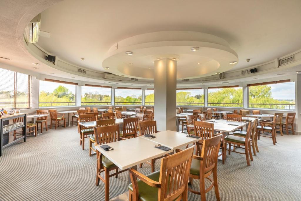 Holiday Inn Basildon by IHG photo