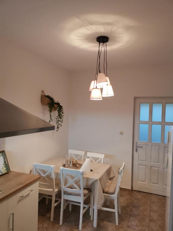 Fotografie z fotogalerie ubytování Apartmani "Mary" v destinaci Grebaštica
