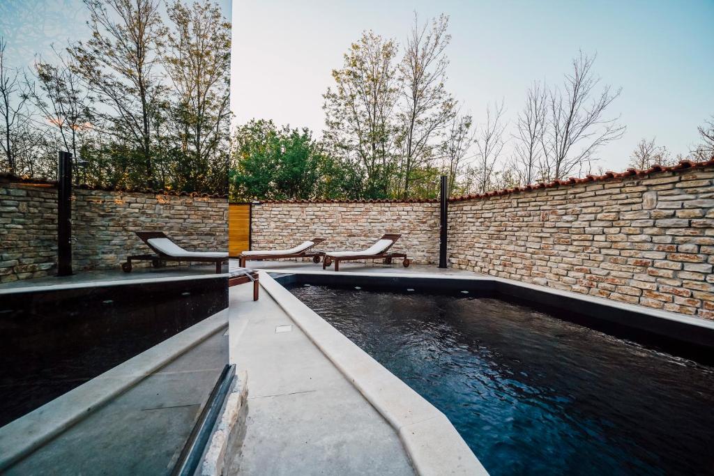 Basen w obiekcie Casa Giulia with heated pool lub w pobliżu