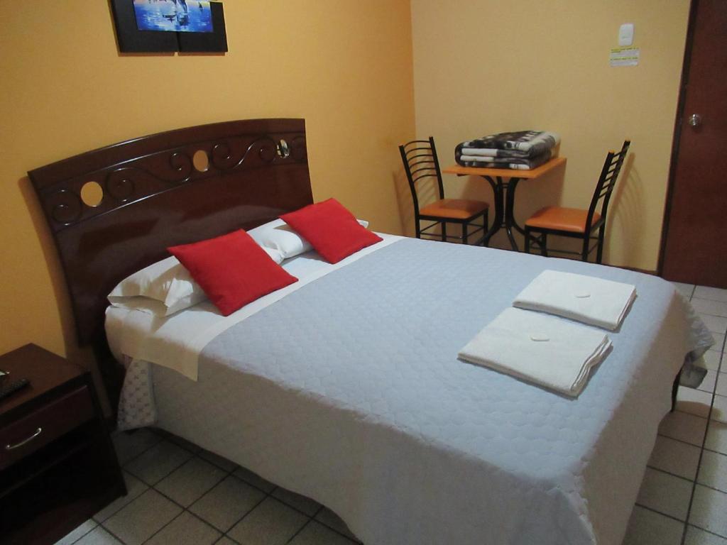 Postel nebo postele na pokoji v ubytování Kurmi Hostel Lima Airport