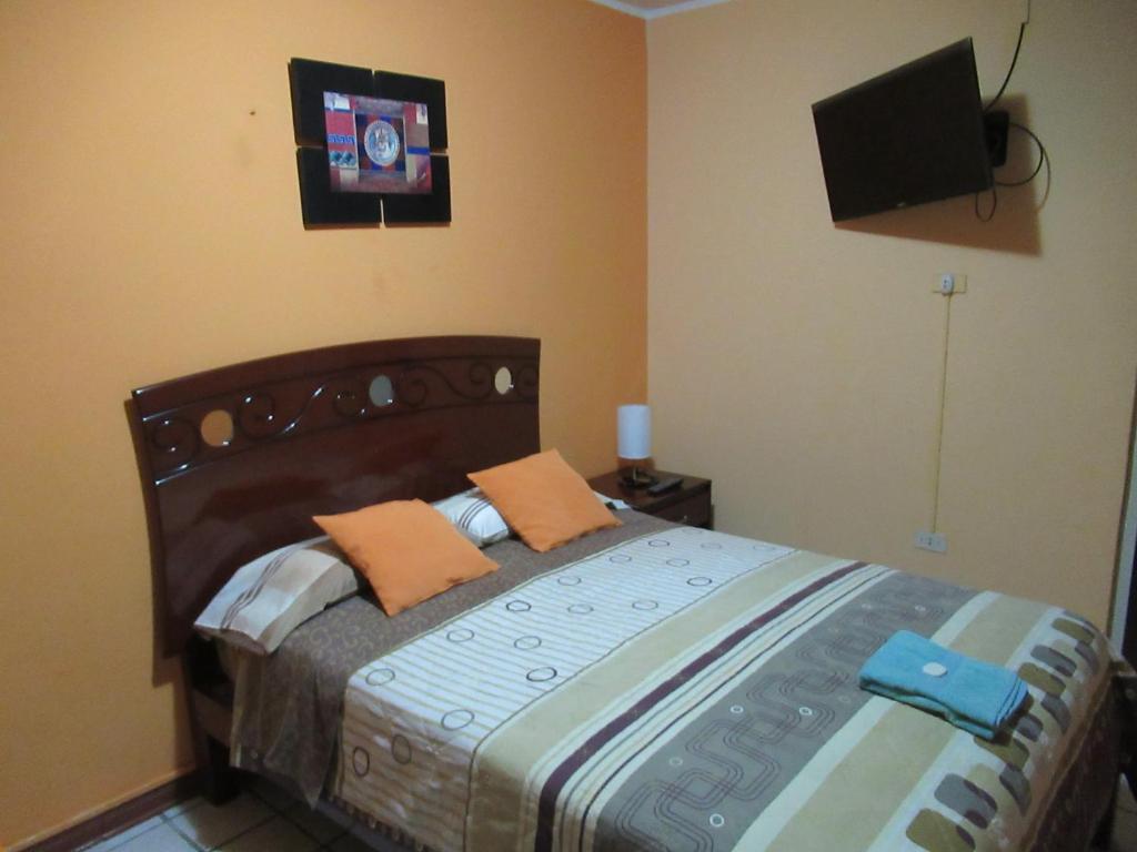Postel nebo postele na pokoji v ubytování Kurmi Hostel Lima Airport