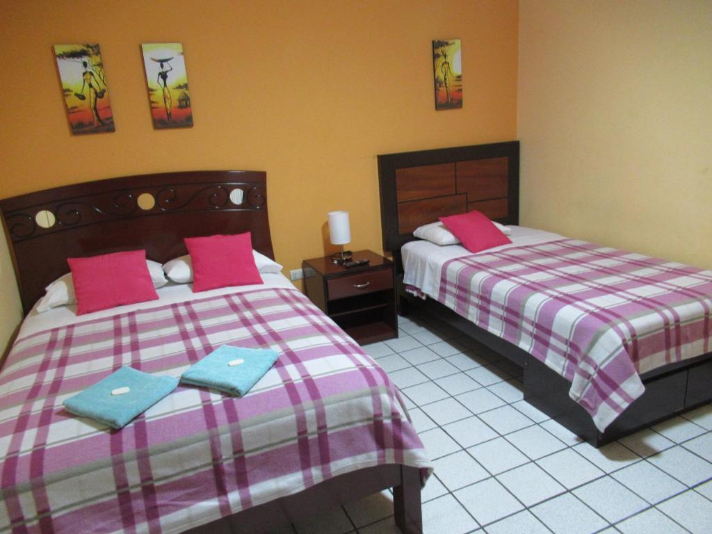Postel nebo postele na pokoji v ubytování Kurmi Hostel Lima Airport