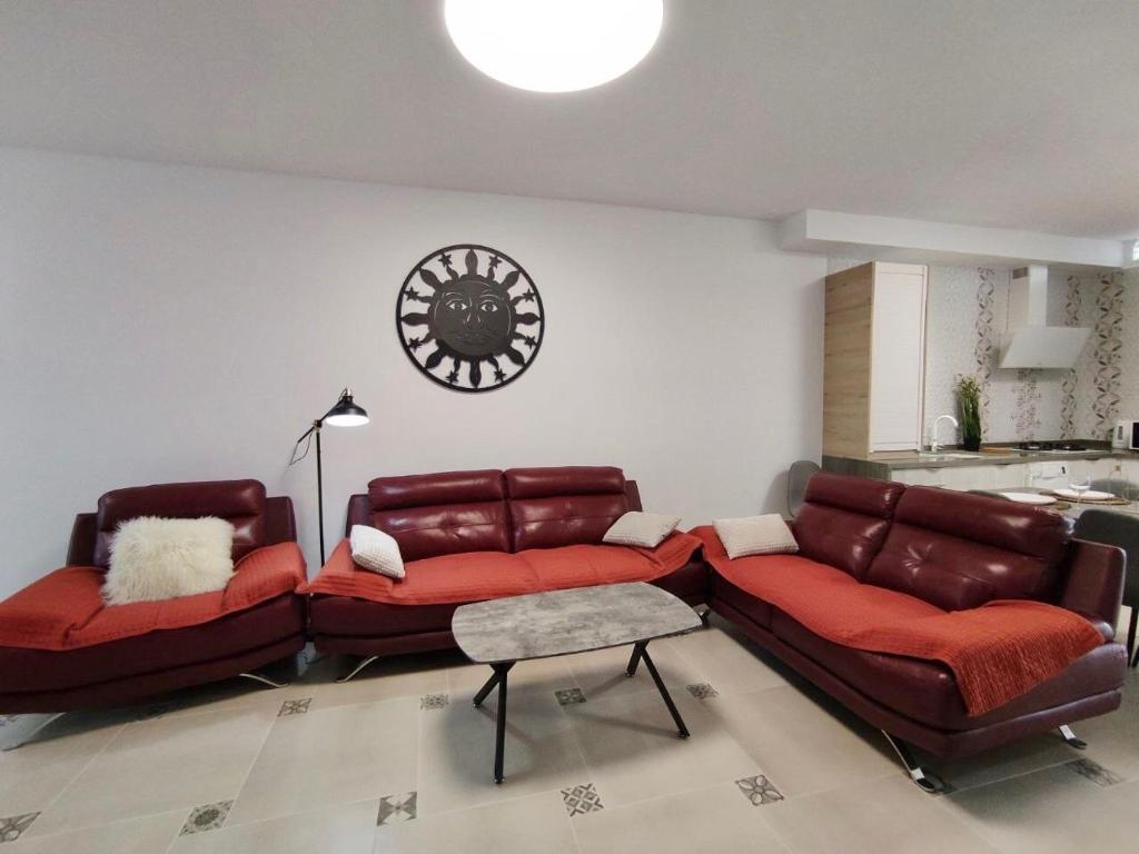 A seating area at Bungaló Santa Ana