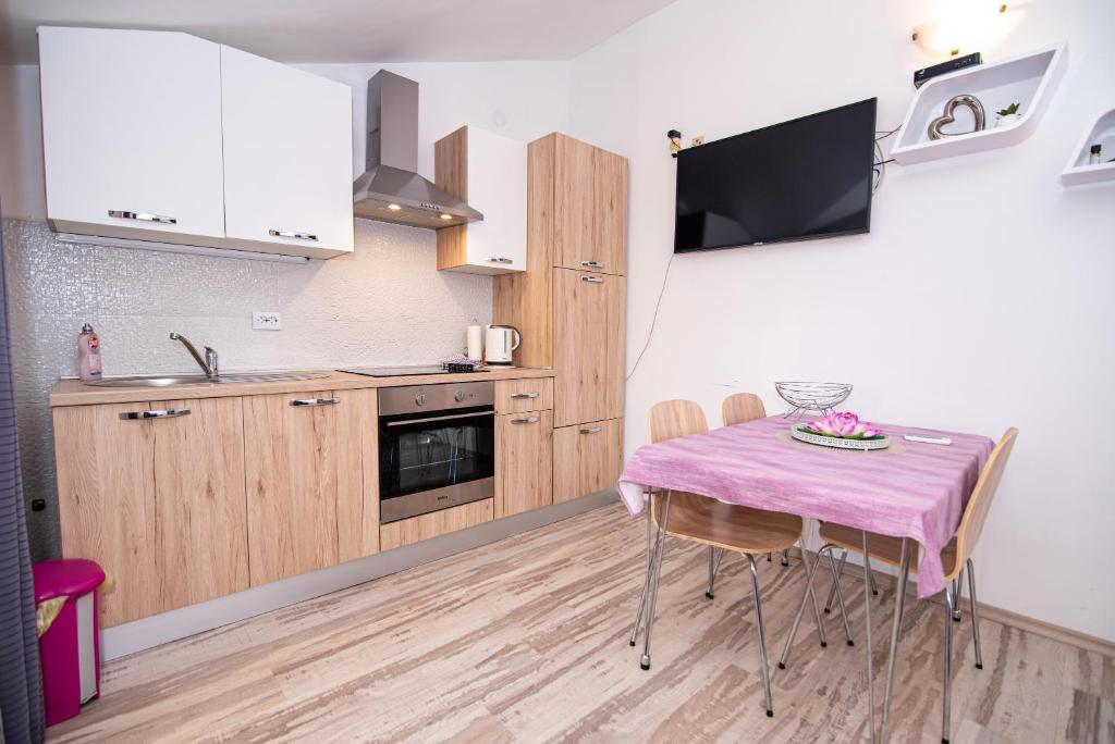 Kuchyň nebo kuchyňský kout v ubytování Apartment Josipa