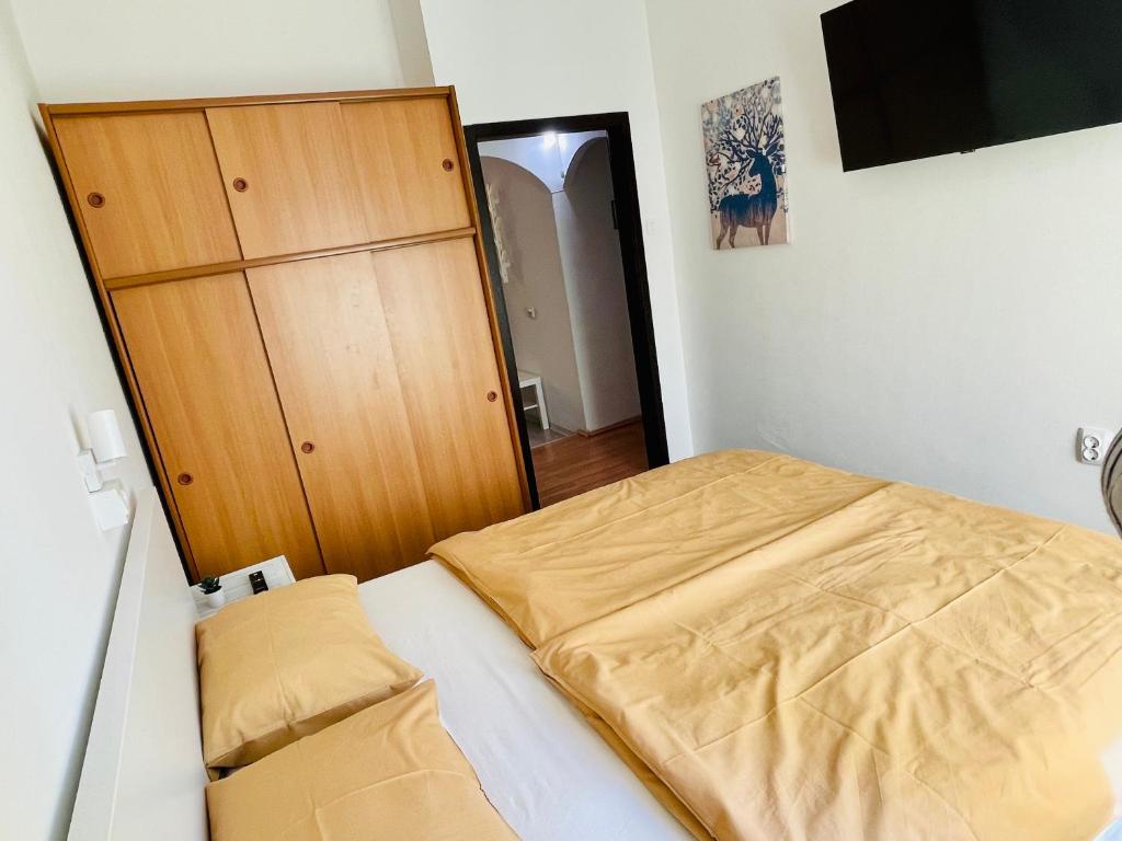 Posteľ alebo postele v izbe v ubytovaní Apartman Three Queens