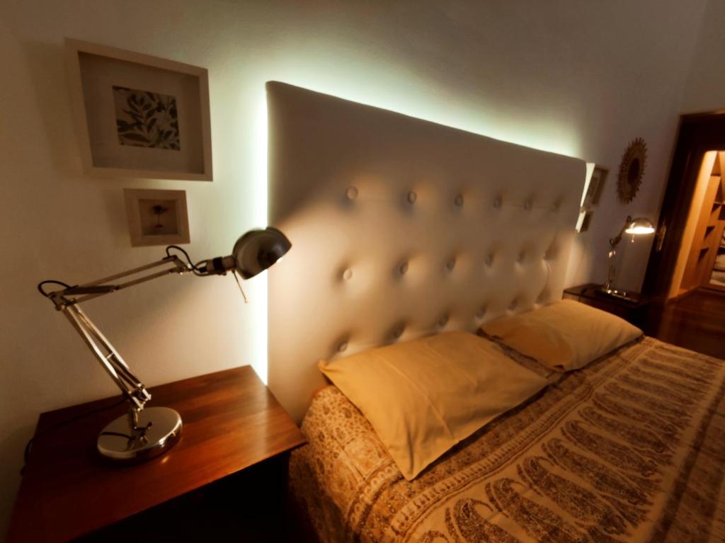 A bed or beds in a room at HHC - Holidays House Compostela
