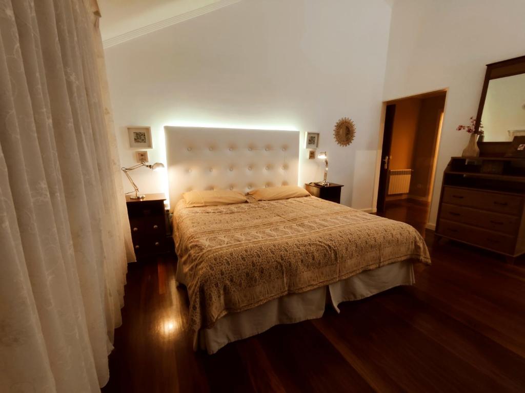 A bed or beds in a room at HHC - Holidays House Compostela