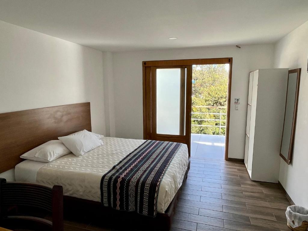 Postel nebo postele na pokoji v ubytování Hotel El Geranio