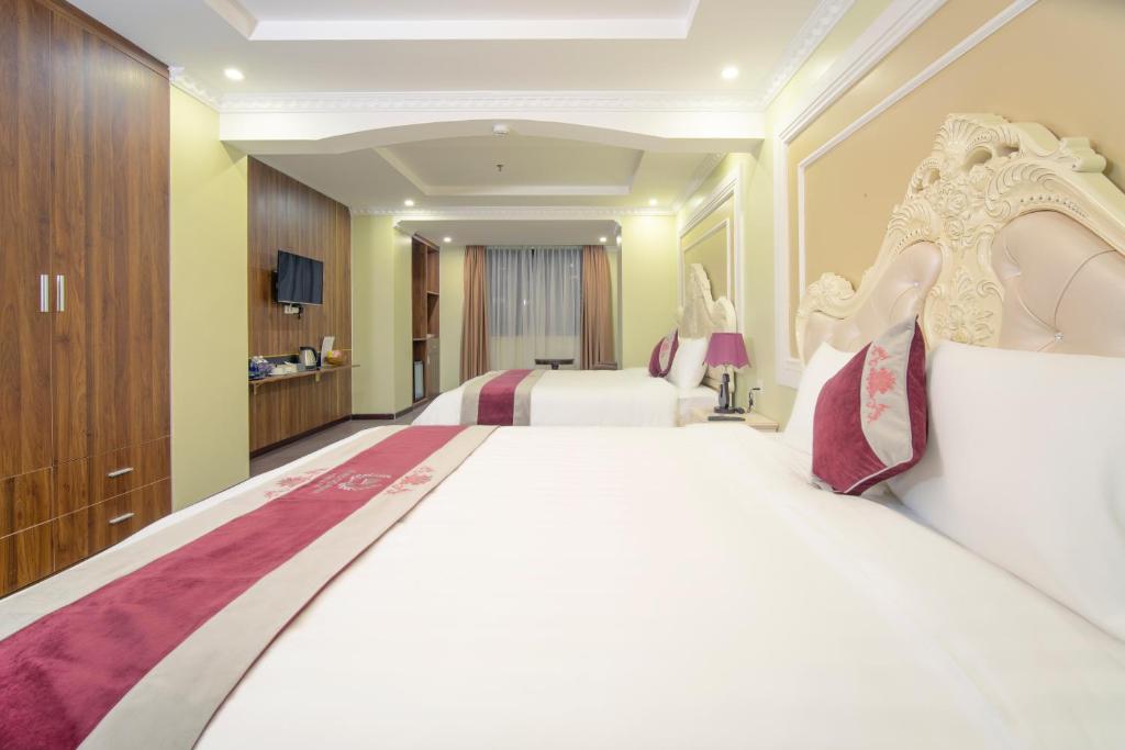 Postel nebo postele na pokoji v ubytování Le Indochina Hotel & Beach Da Nang City