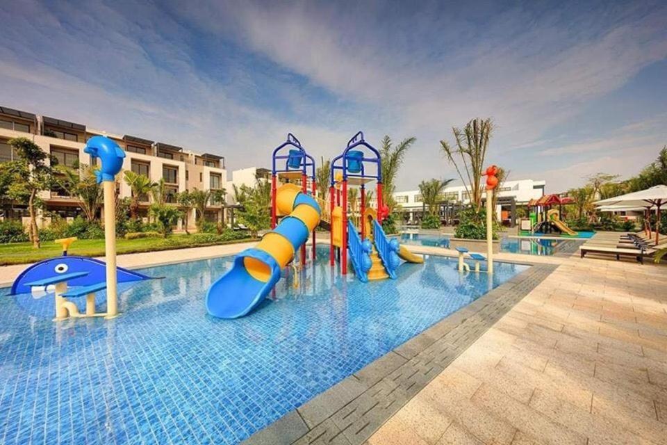 Bazén v ubytování Haradise Suite Villa & Homestay Ha Long nebo v jeho okolí