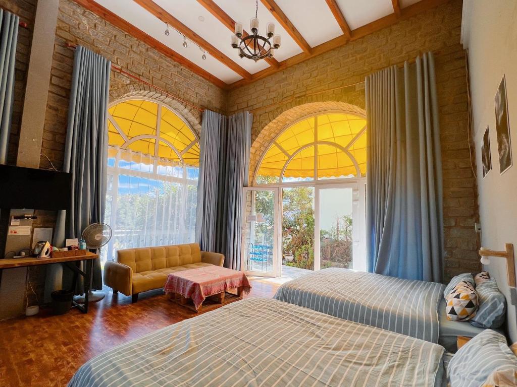 Postel nebo postele na pokoji v ubytování An Yên Villa Đà Lạt
