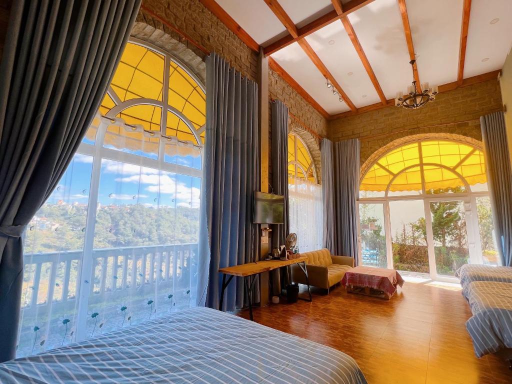 Postel nebo postele na pokoji v ubytování An Yên Villa Đà Lạt