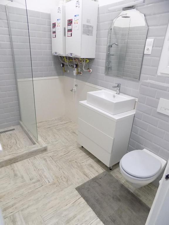 Koupelna v ubytování A10 Alkotmány B Apartment