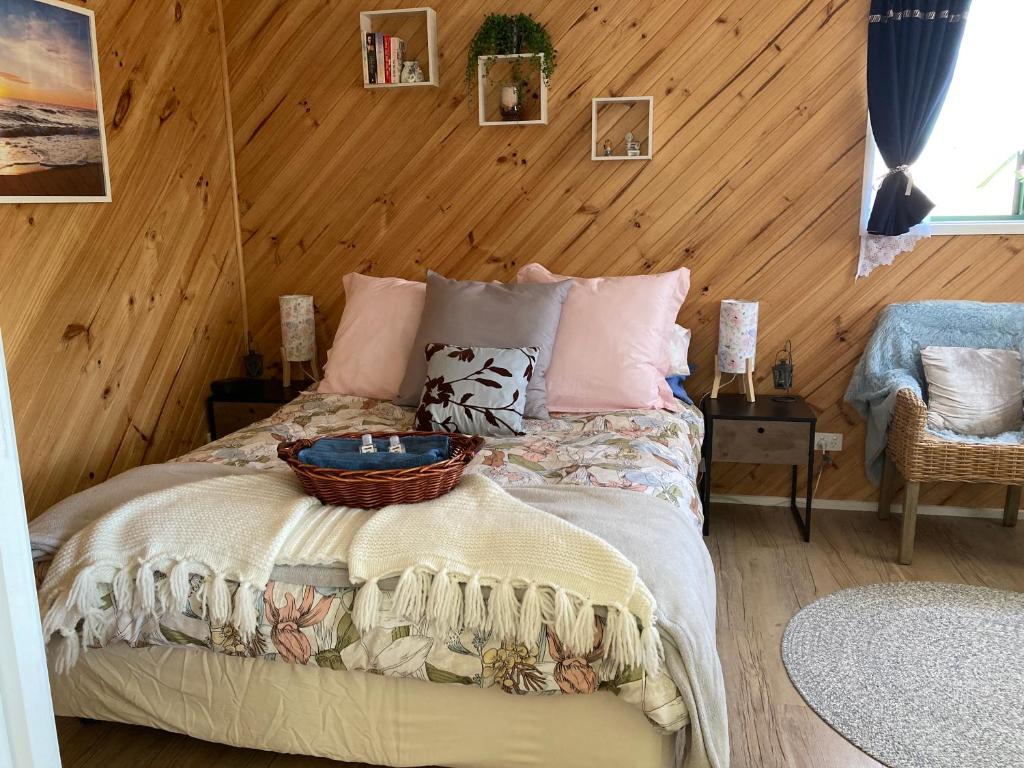 Postel nebo postele na pokoji v ubytování Winganah Cottage