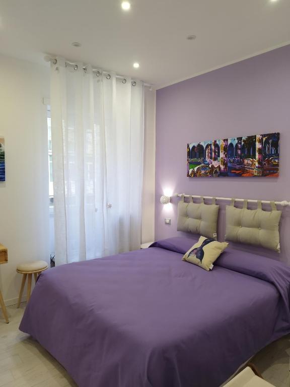 Łóżko lub łóżka w pokoju w obiekcie B&B Molo Partenope