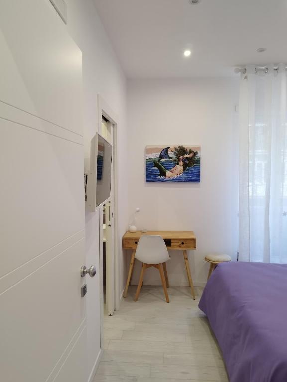 Łóżko lub łóżka w pokoju w obiekcie B&B Molo Partenope