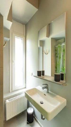 A bathroom at LK43-lodging city-apartments, kontaktlos mit Self Check-In
