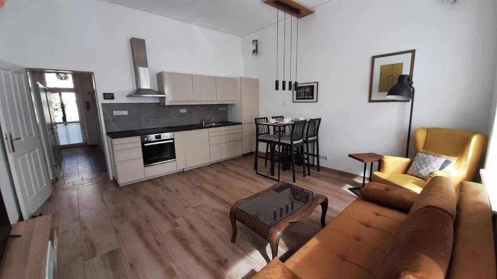 Pia's Gardenview - 4