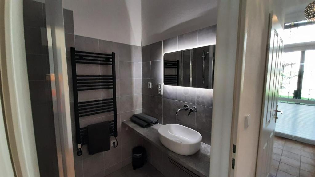 Pia's Gardenview - 11