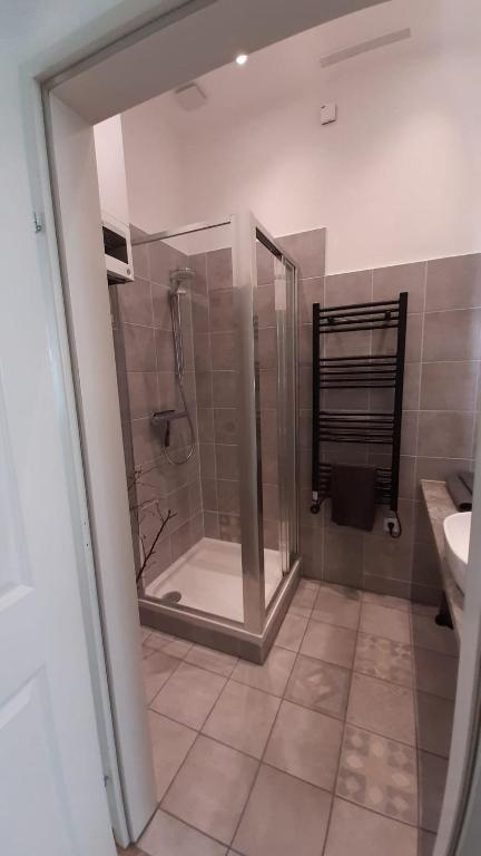 Pia's Gardenview - 12