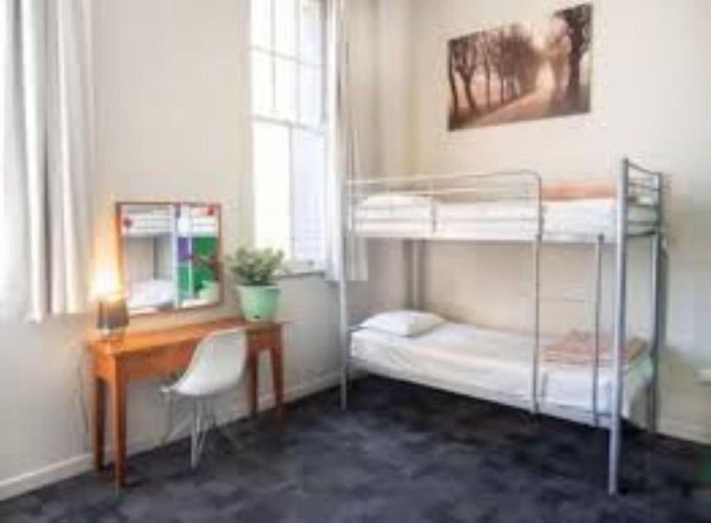 Postel nebo postele na pokoji v ubytování Big Backpackers Hostel