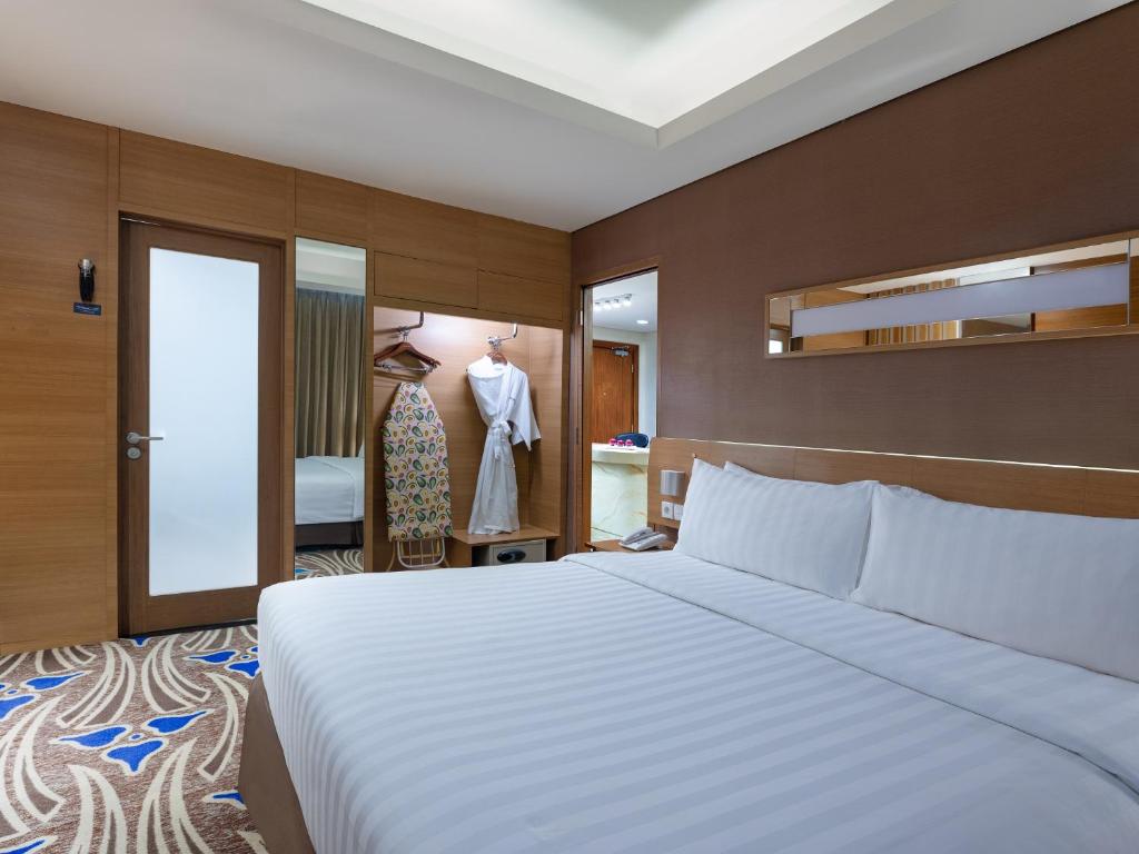 Postel nebo postele na pokoji v ubytování Aston Solo Hotel