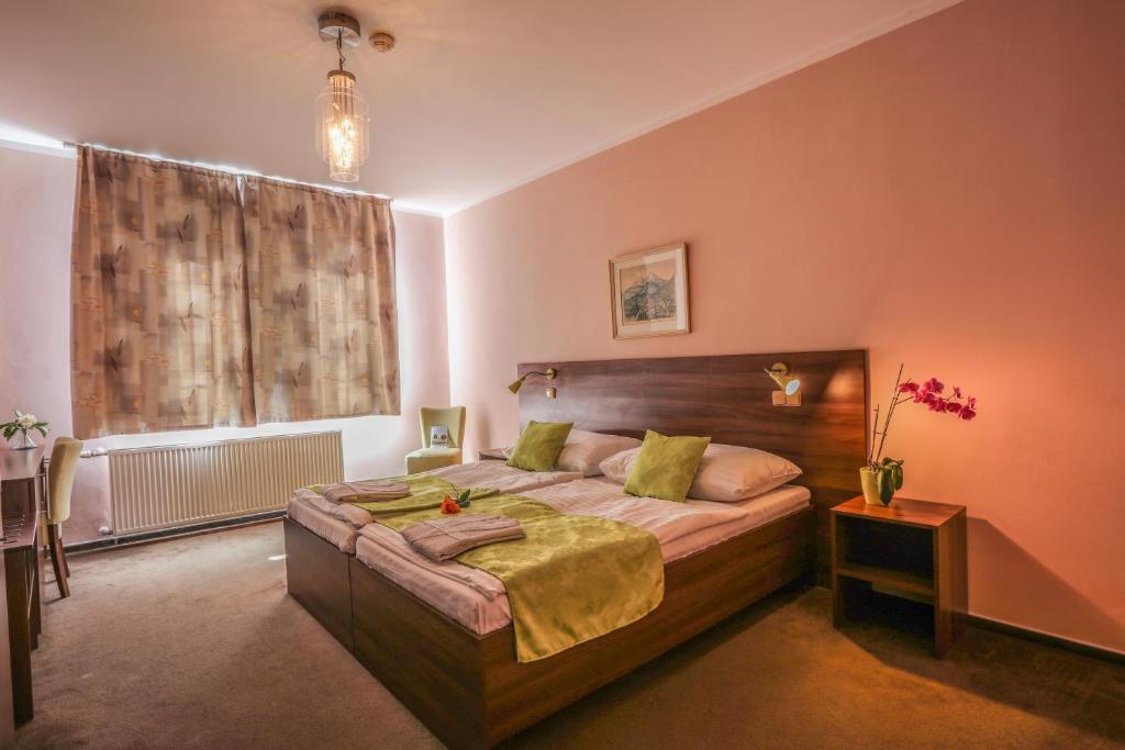 Voodi või voodid majutusasutuse Hotel Zámeček toas