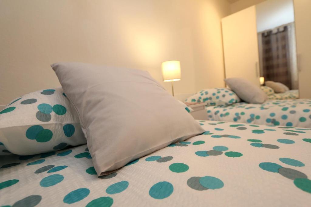 Posteľ alebo postele v izbe v ubytovaní Apartment Mira Lapad