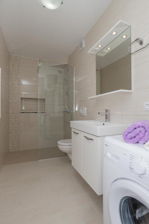 Kúpeľňa v ubytovaní Apartments Fortinia Dubrovnik- FREE PARKING