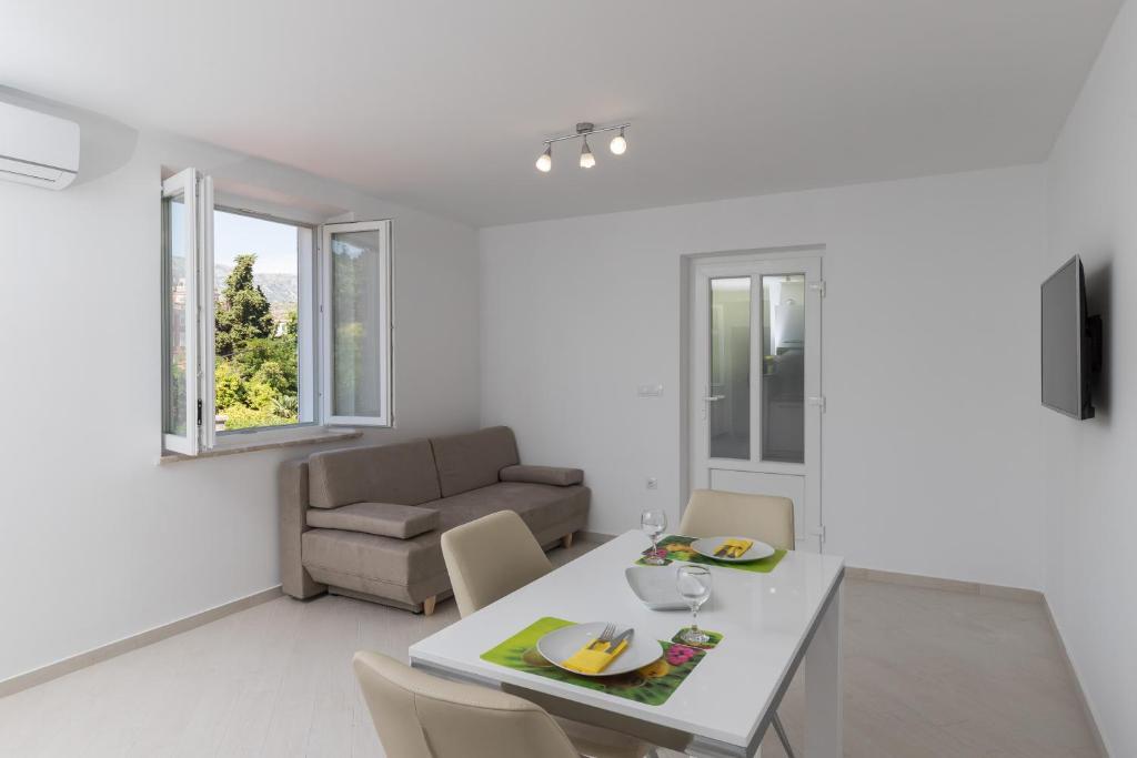 Posedenie v ubytovaní Apartments Fortinia Dubrovnik- FREE PARKING