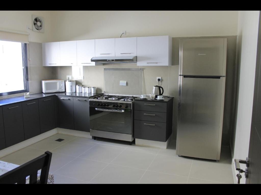 ALZumorod Luxury Villa tesisinde mutfak veya mini mutfak