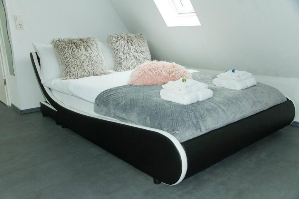 a bed with two pillows on top of it at Dachgeschoss-Apartment mit Küche & kostenloser Parkplatz in Dortmund