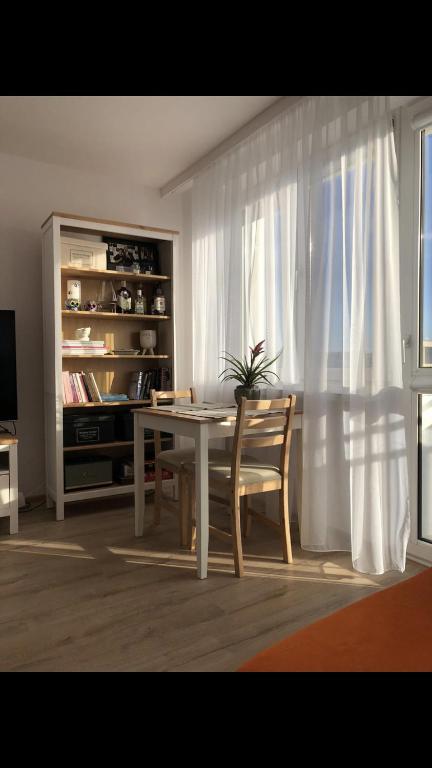 a living room with a table and chairs and a window at Krasickiego 12 Gdynia Centrum in Gdynia