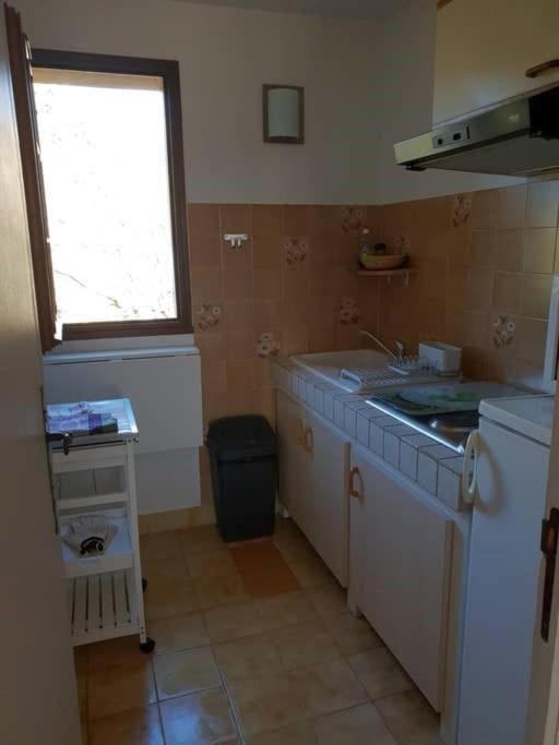 a small kitchen with a sink and a window at Résidence Lou Cigaloun - ANA LOCATION in Gréoux-les-Bains