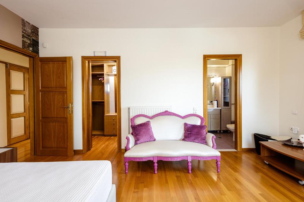Postel nebo postele na pokoji v ubytování Palm Hill Villa
