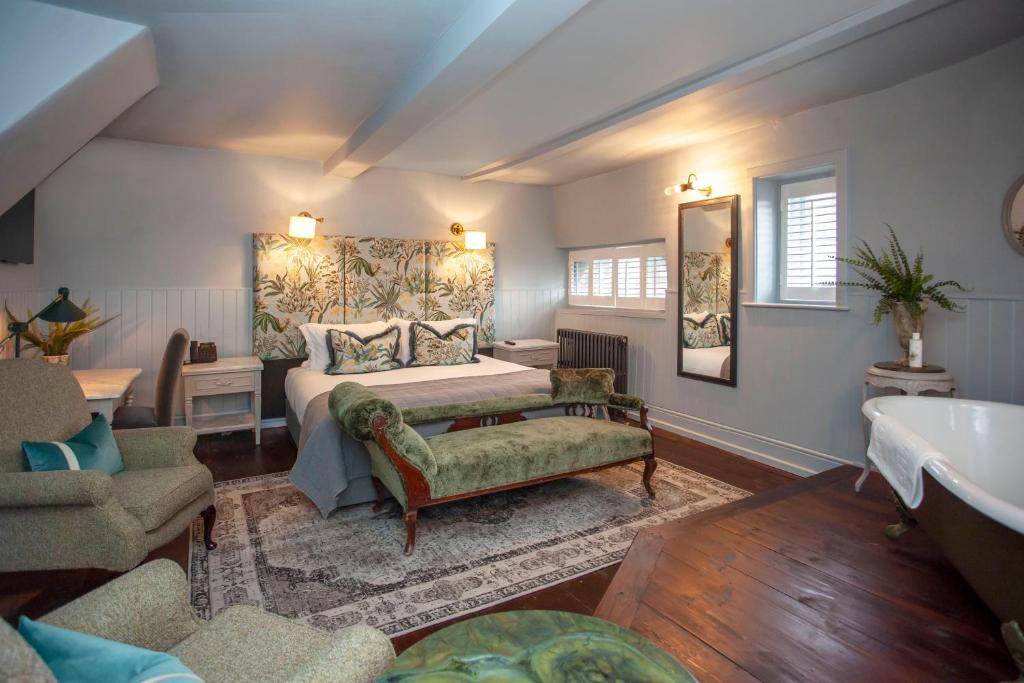 The King's Arms - Deluxe King Suite